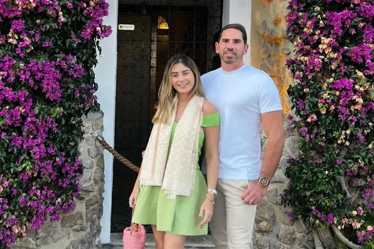 Mariana Pimenta e Reimilson Cruz curtindo dias de romance e verão na Itália