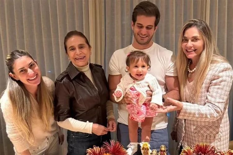 Bruna Magalhães e Ravi Macedo festejam mesversário da herdeira, Helena