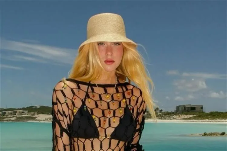 Marina Ruy Barbosa esbanja elegância no Caribe