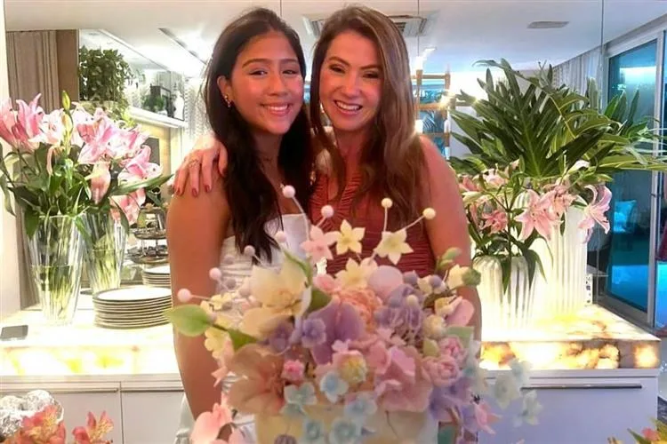 Marina Farias celebra 15 anos com brunch encantador ao lado das amigas