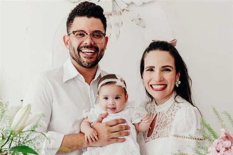 Claudinho Henrique e Bruna celebram o batizado da filha Laís com emoção e fé