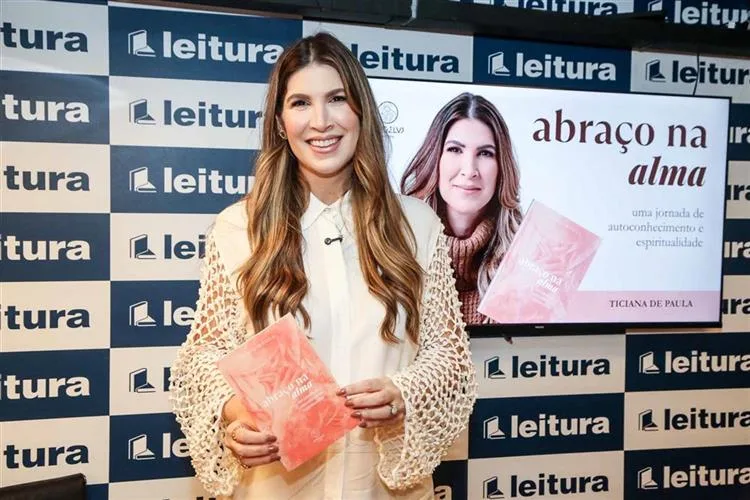 Semeando esperança e a paz divina, Ticiana de Paula lança livro "Abraço na Alma"