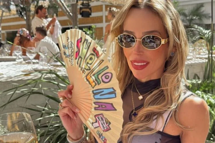 Ingrid Lucena curtindo o verão europeu em Saint-Tropez