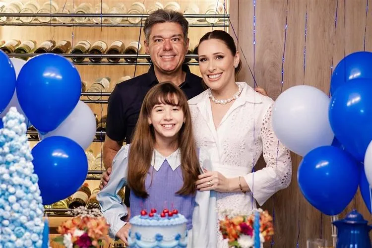 Monique Sales e Alexandre Teixeira celebram os 12 anos da filha Maria Clara
