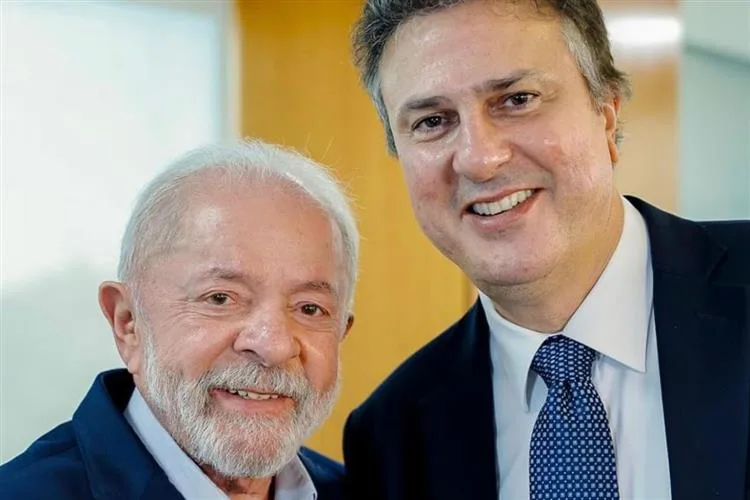 Camilo Santana comemora criação de novo curso de Medicina