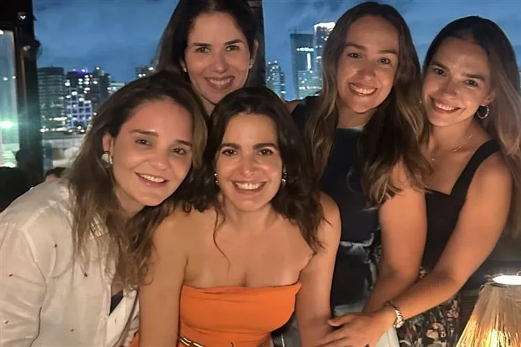 Suzana Ribeiro Machado celebra a nova idade com grupo de amigas e muita animação