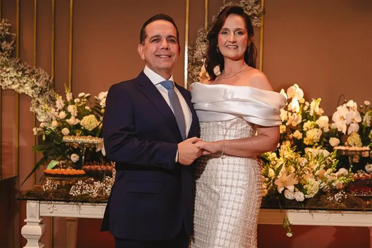 Gemano e Carol Belchior celebram 30 anos de união com muito frisson