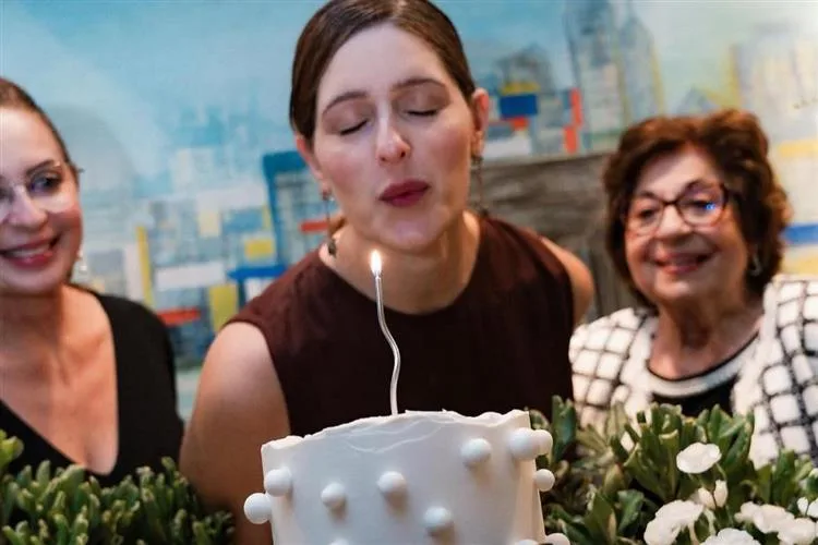 Com a fé renovada e plena em gratidão, Rebeca Leal Bastos celebra mais uma primavera