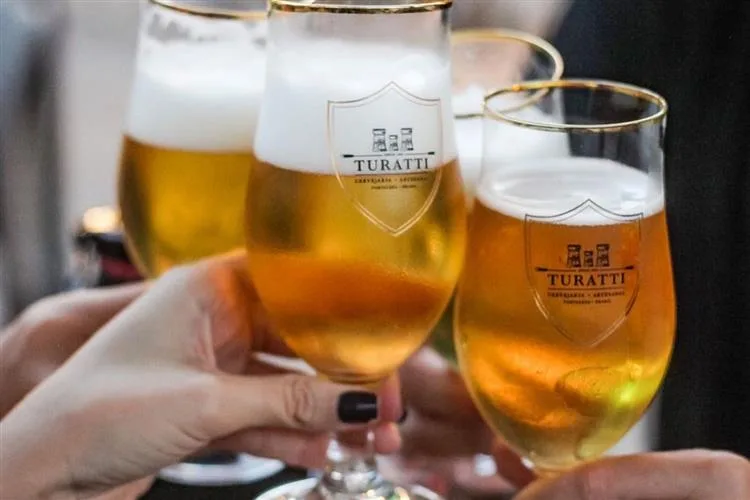 Cervejaria Turatti realiza ação especial em alusão ao Dia Mundial da Cerveja