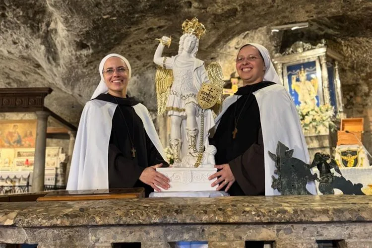 Imagem Peregrina de São Miguel Arcanjo chega ao Brasil através do Instituto Hesed