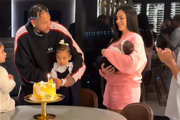 Neymar e Bruna Biancardi comemoram primeiro mesversário da Mel