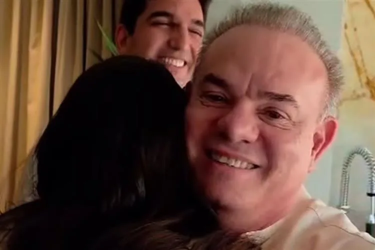 Fernanda Pessoa e Esio de Souza celebram que serão avós de um menino