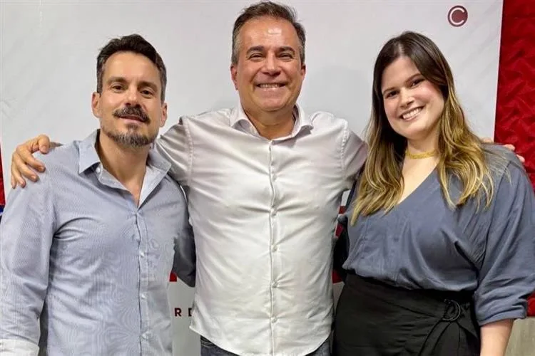 Ricardo Bezerra se emociona com surpresa da filha Ana na Pan News