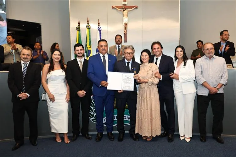 Câmara de Fortaleza entrega Medalha Dr. Periguary de Medeiros ao médico Acilon Gonçalves