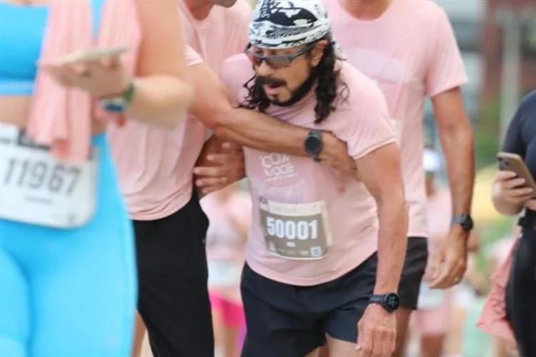 Aos 72 anos, Bell Marques passa mal durante corrida em Fortaleza; saiba como ele está