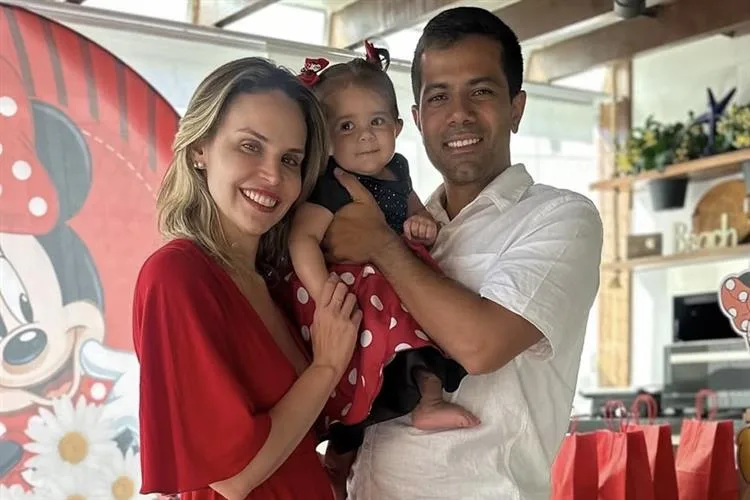 Gabriella Aguiar celebra 10 meses da pequena Sarinha com festa temática da Minnie