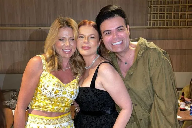Claudia Quental brinda a nova idade em animada comemoração