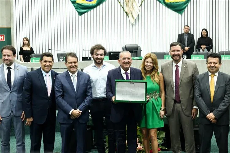 Galvão Bueno é agraciado com Título de Cidadão Cearense