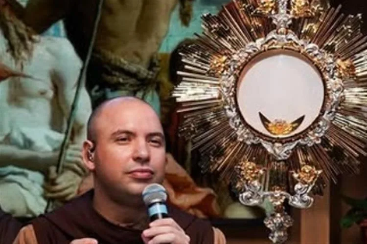 Fenômeno nacional, Frei Gilson transforma Festa de Barretos em espaço de adoração a Deus