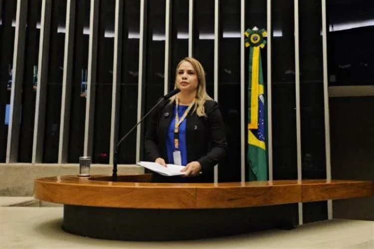 Elaine Gonçalves participa de Sessão Solene do Dia do Orgulho Autista em Brasília