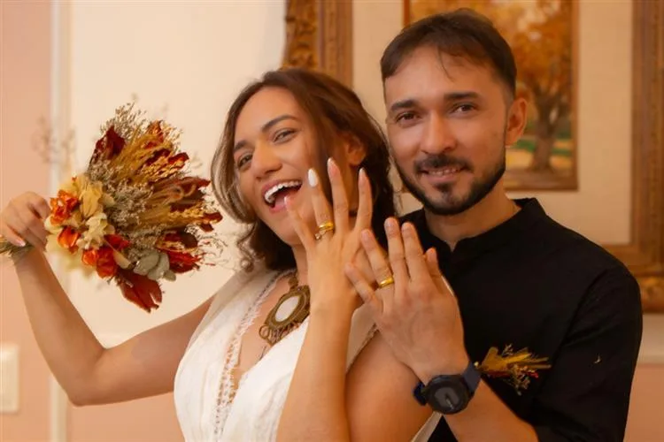 Andrezza Feitosa e Max de Castro casam no civil
