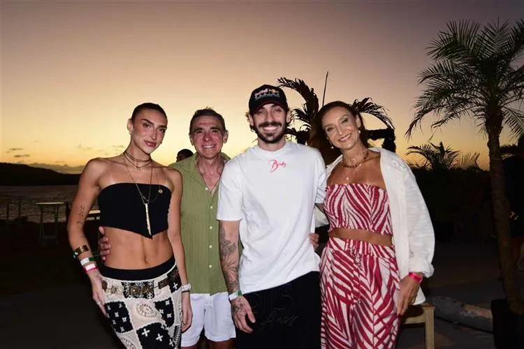 Douglas Santos brinda a nova idade em pôr do sol ricamente musicalizado