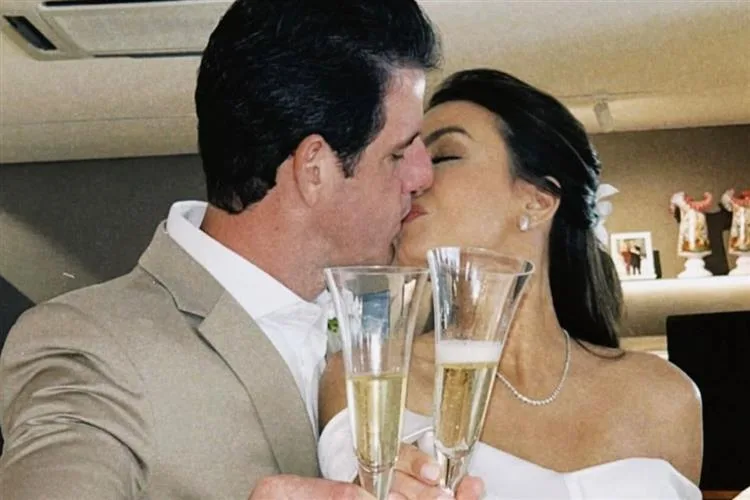 Georgia Busgaib e Eduardo Carneiro oficializam união em casamento civil