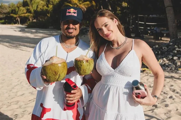 Sofia Larocca e Ítalo Ferreira em temporada nas Ilhas Fiji