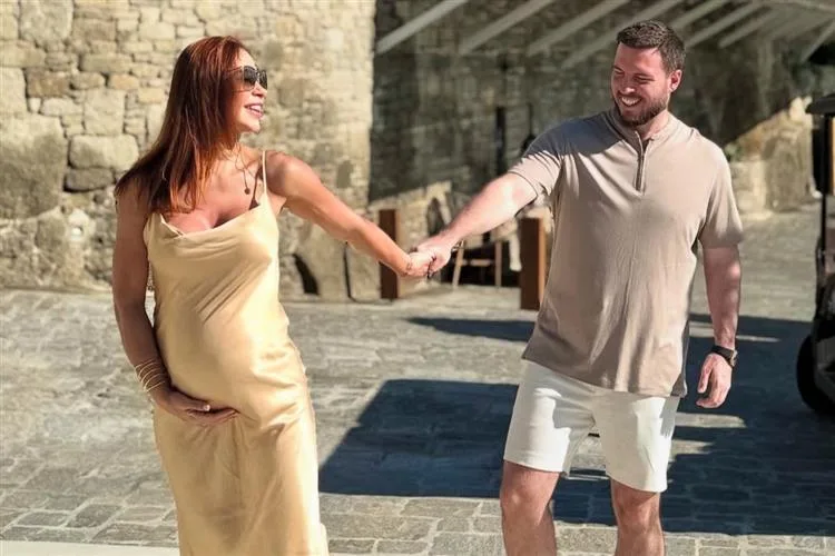 Maíra Cardi e Thiago Nigro curtem dias na Grécia