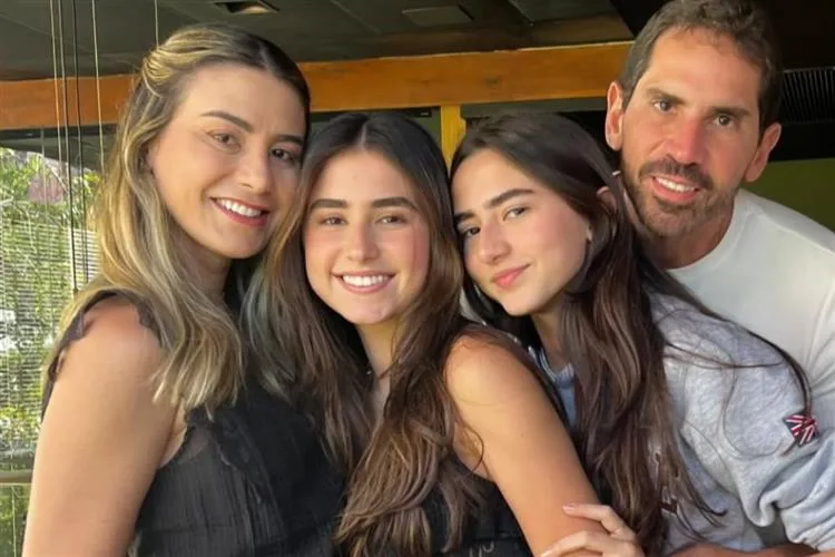 Mariana Pimenta e Reimilson Cruz comemoram os 18 anos da filha Thina