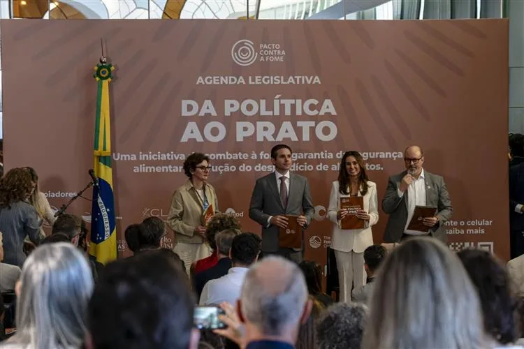 Geyze Diniz entrega proposta legislativa a Hugo Motta com foco em combate à fome e desperdício