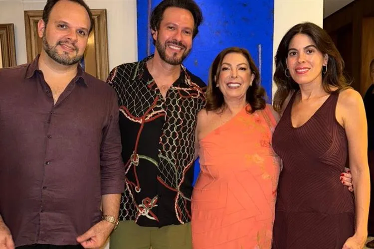 Lena Marcílio celebra a nova primavera cercada do carinho de familiares e amigos