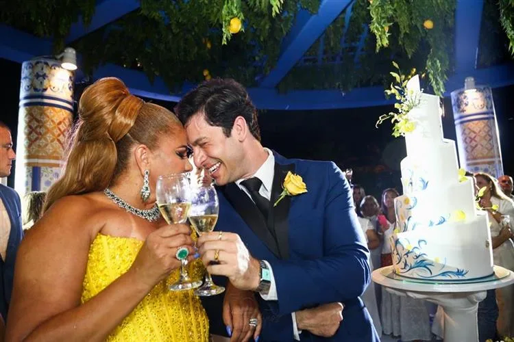 Maria Sooder celebra aniversário em noite inspirada no céu de Firenze
