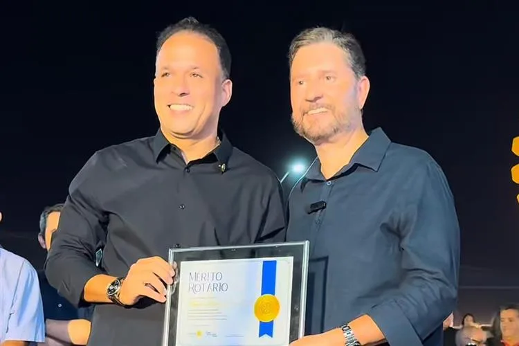 Romeu Aldigueri recebe Homenagem ao Mérito Rotário