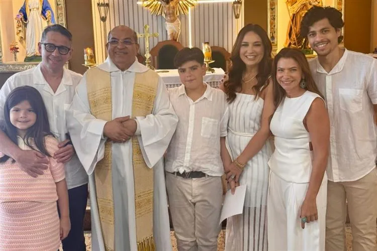 Marcella e André Camurça batizam o filho Mateus em emocionante cerimônia