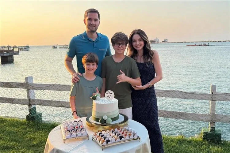 Daniel Pio recebe os parabéns e o carinho dos mais queridos em sessão sopro de velinhas