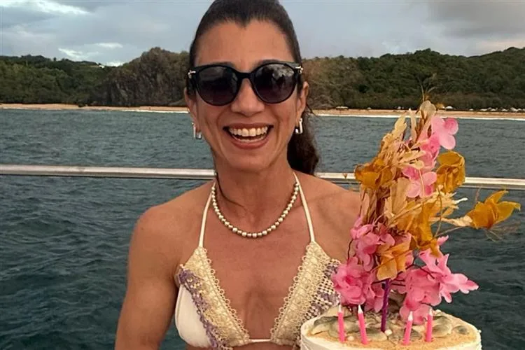 Adriana Cordeiro celebra novo ciclo, mais uma vez em Noronha