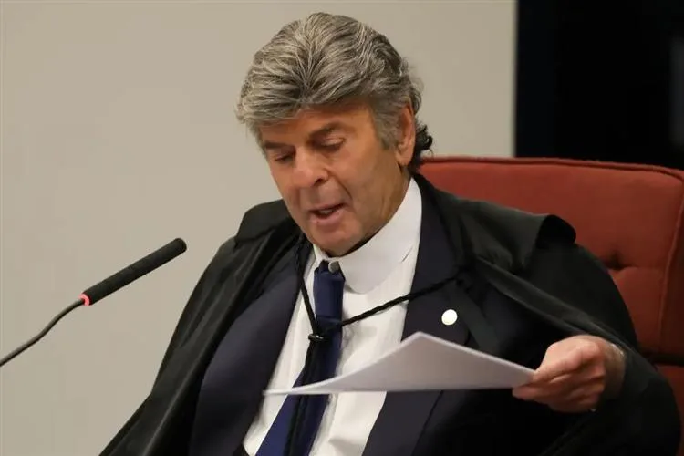 Fux vota para anular ação penal sobre golpe por cerceamento de defesa