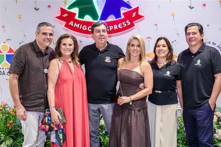 Amigos Express promove noite de música e solidariedade no Teatro RioMar Fortaleza