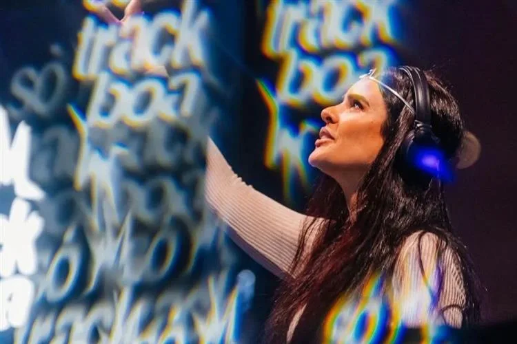DJ Anna confirma apresentação em Fortaleza, no dia 4 de outubro