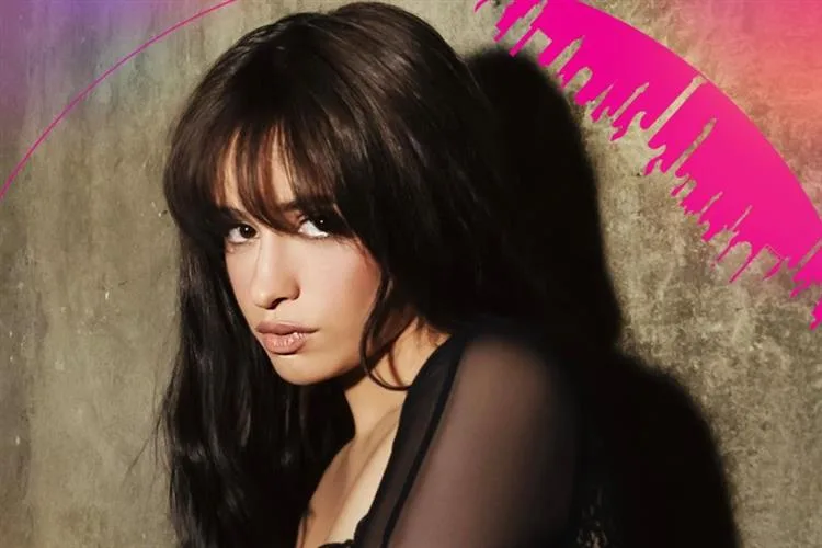 Camila Cabello desembarca em São Paulo para o The Town e é recebida por fãs