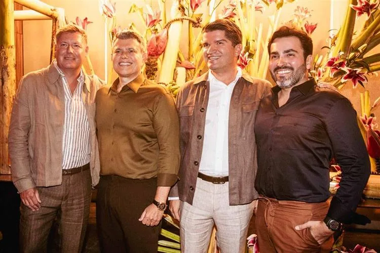 Abelardo Targino e Fernando armam party em torno de David Moura do Carmo e Johan Olsson