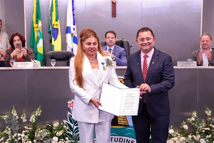 Maria Sooder é agraciada com a Medalha Dom Helder Câmara