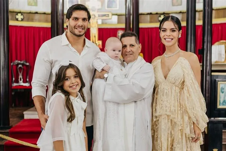 Camila Nogueira e Antônio Bernardo batizam o filho Antônio Bernardo