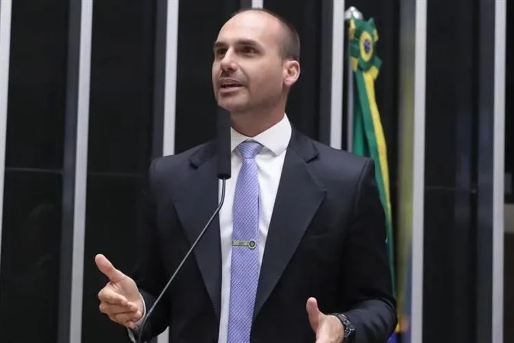 Hugo Motta rejeita Eduardo Bolsonaro para liderança da minoria e deputado poderá ser cassado