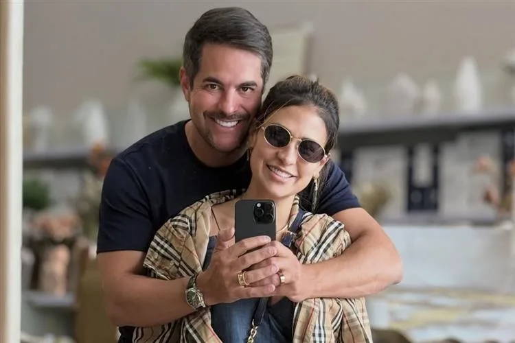 Simone Mendes e Kaká Diniz levam o filho Henry às pressas para o hospital