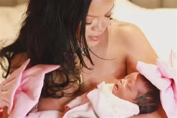Rihanna e A$AP Rocky celebram a chegada da filha Rocki Irish Mayers
