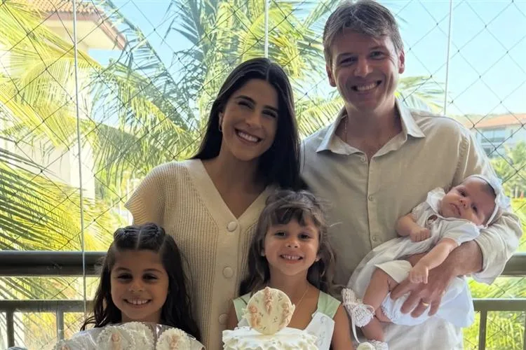 Clarissa Aguiar e Paulo Porto celebram os dois meses da filha Catarina