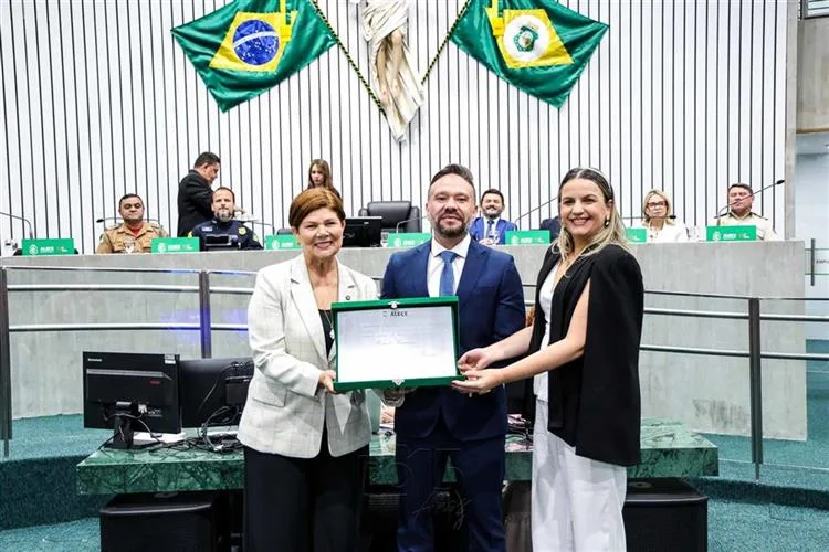 Delegado Leonardo Barreto recebe o Título de Cidadão Cearense