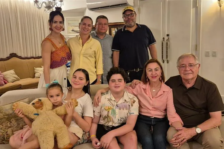 Sulivan Mota celebra aniversário ao lado da família
